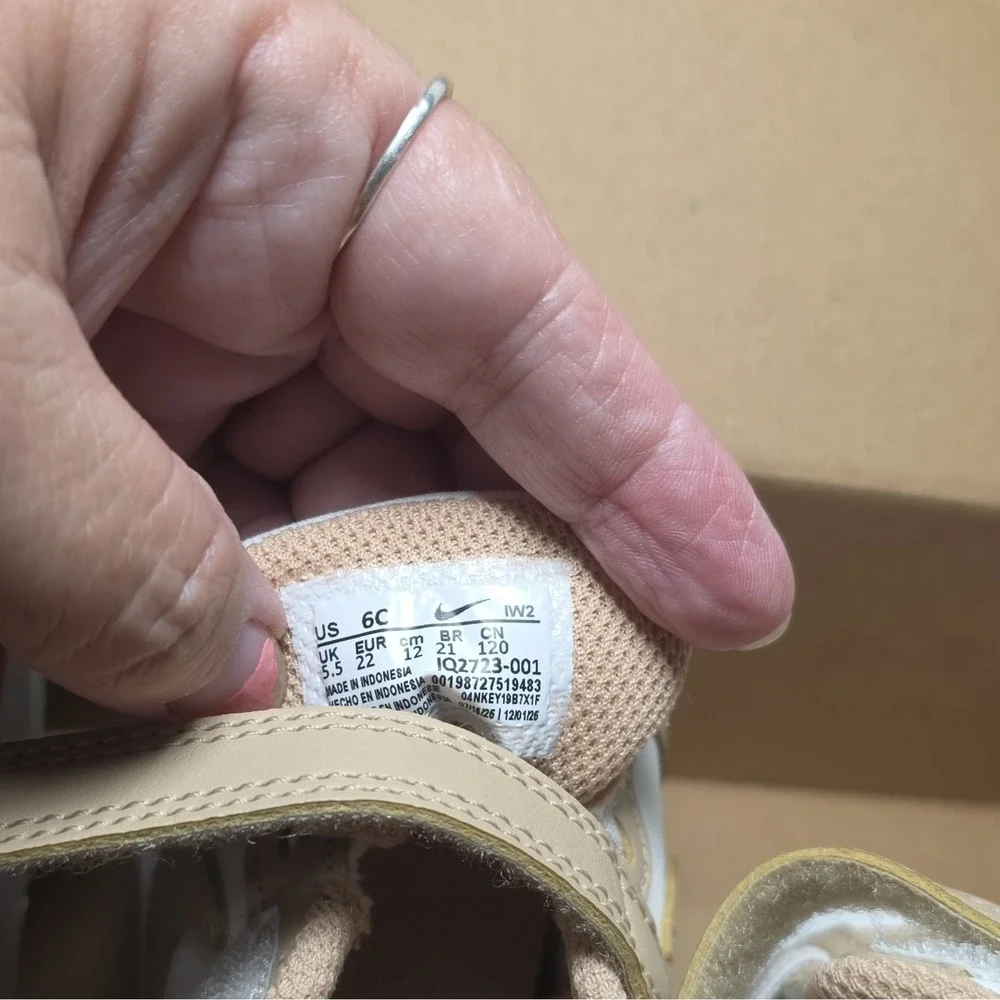 Nike Court Borough Low TD Sneakers 6C Beige/White Hook & Loop Strap